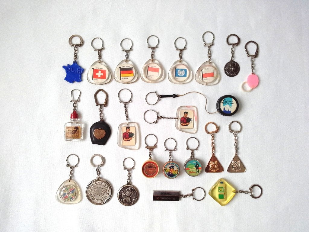 Lot 23 porte-clés vintage années 60-70 dont 21 publicitaires, Enlèvement, Utilisé, Marque