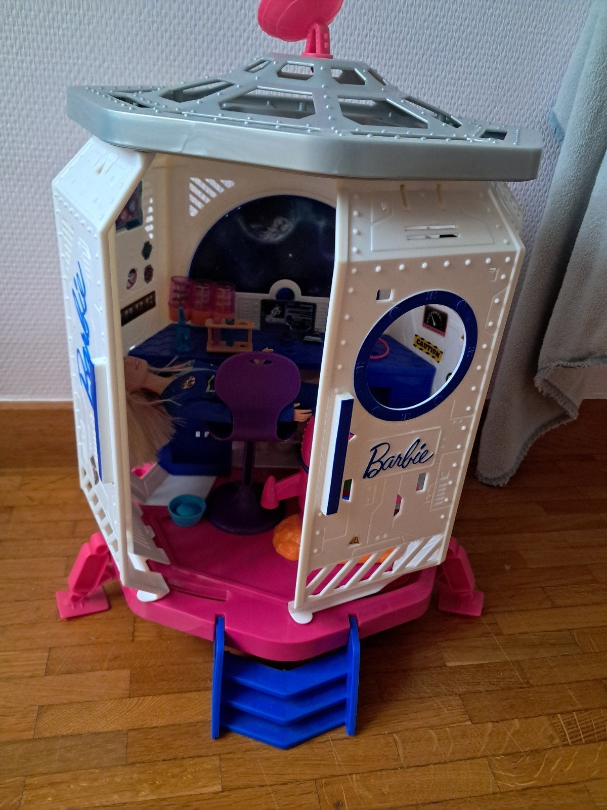 barbie space ruimte, Ophalen