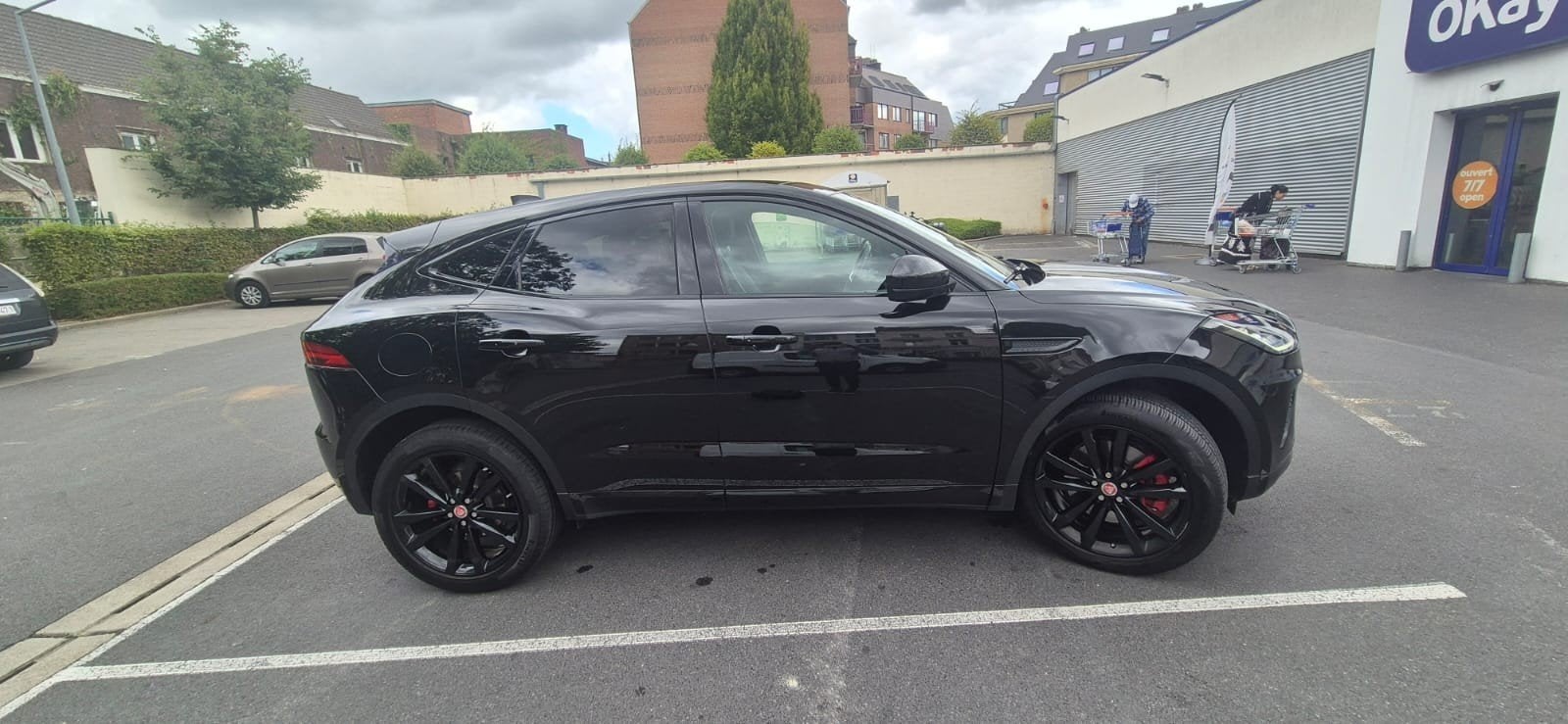 JAGUAR E-PACE 2L ESSENCE P200 R DYNAMIC S, Auto's, Automaat, 4 cilinders, Zwart, Leder