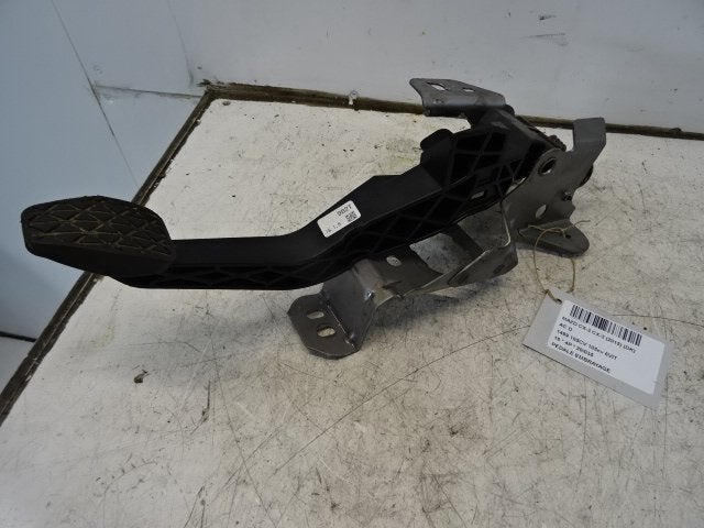 PEDALE D'EMBRAYAGE Mazda CX-3 (DJ / DK) (01-2015/01-2018), Hitdorfer Straße 73
51371  Leverkusen, DE, Mazda, Utilisé, Info@mazda.de