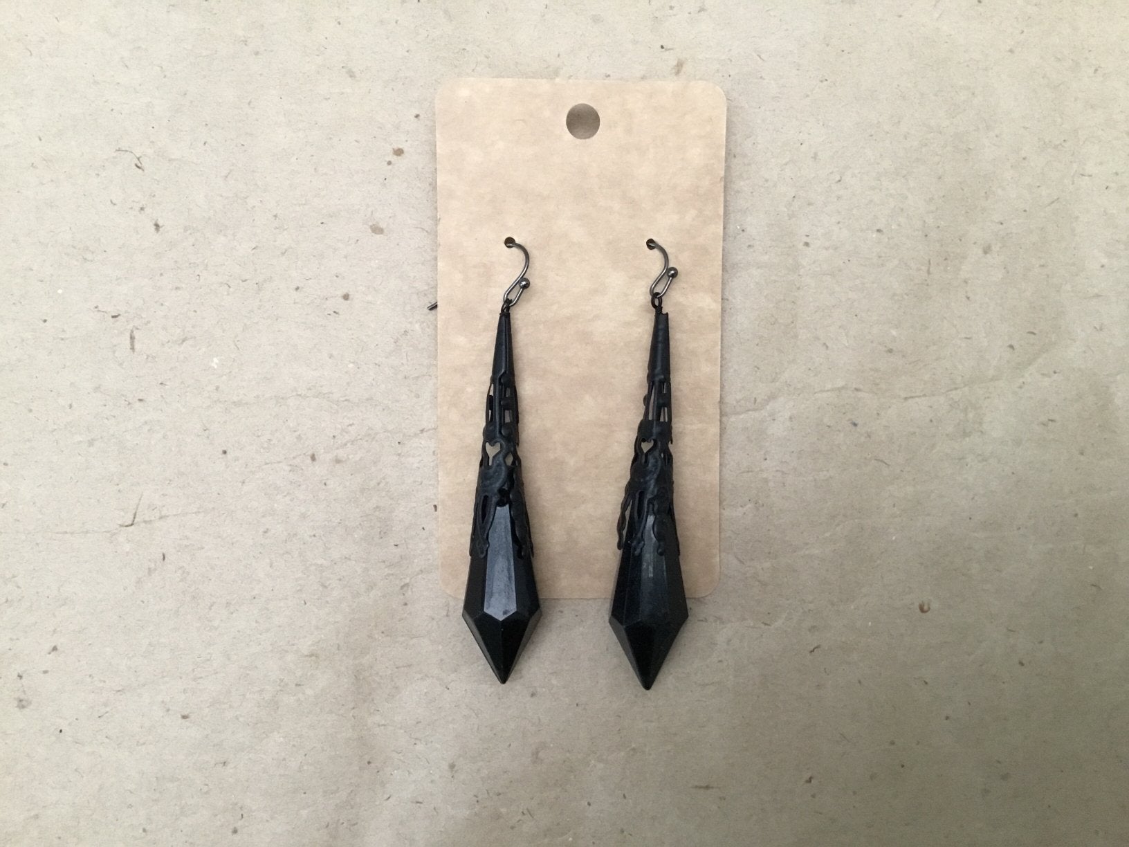 Oorbellen hangers zwart gothic stijl, Handtassen en Accessoires, Oorbellen, Ophalen of Verzenden, Zo goed als nieuw, Zwart, Hangers