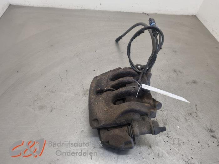Remklauw (Tang) links-voor van een Mercedes Sprinter, Gebruikt, -, Ophalen of Verzenden, -