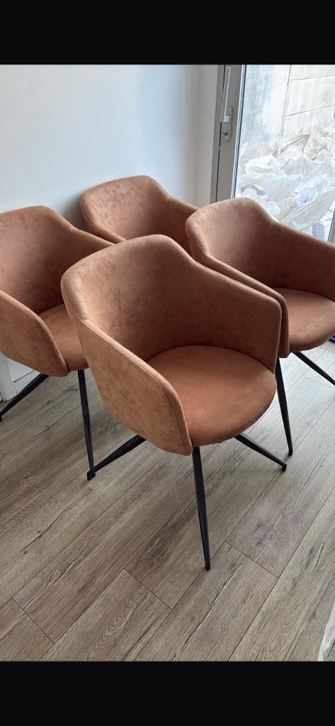 Ronde tafel + 4 stoelen, Ophalen, Gebruikt, Rond, Hout met zwarte stalen poten