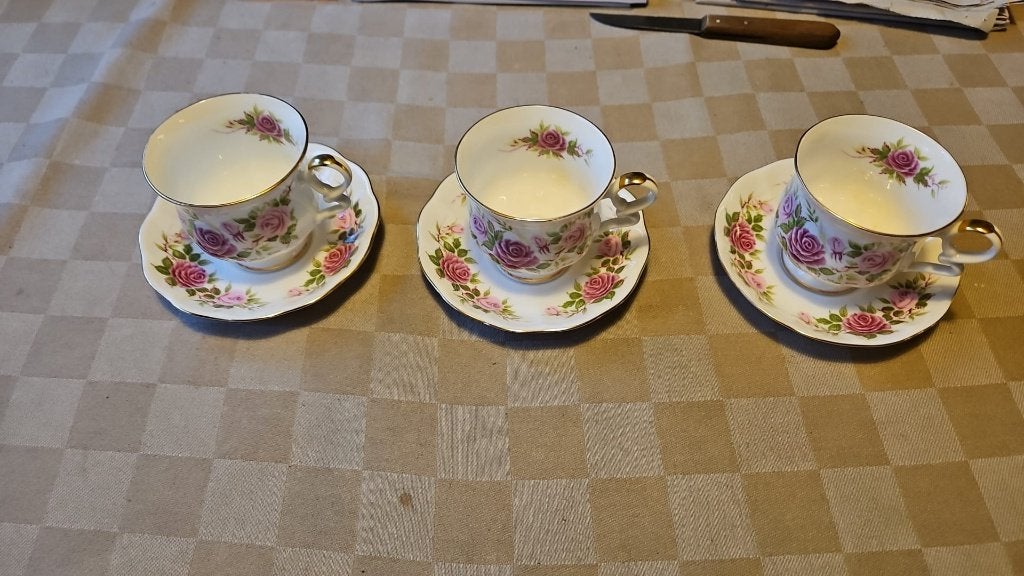 Tasses soucoupes porcelaine ancienne Royal Ascott immaculées, Antiquités & Art, Enlèvement ou Envoi