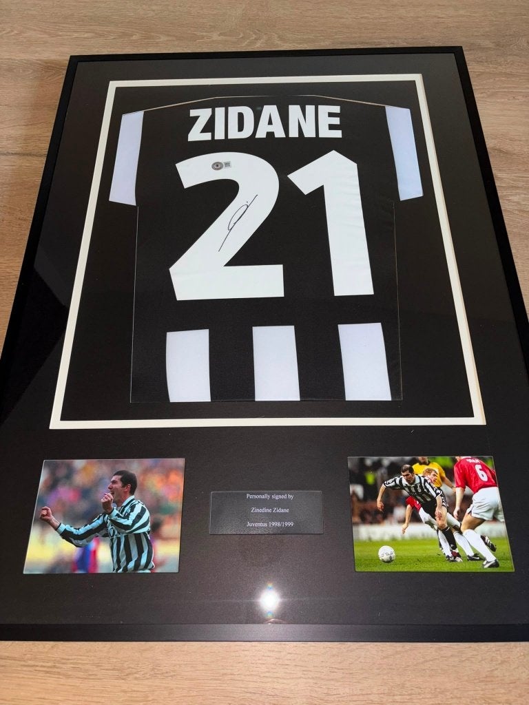 Zinedine Zidane gesigneerd Juventus shirt ingelijst, Ophalen of Verzenden, Shirt