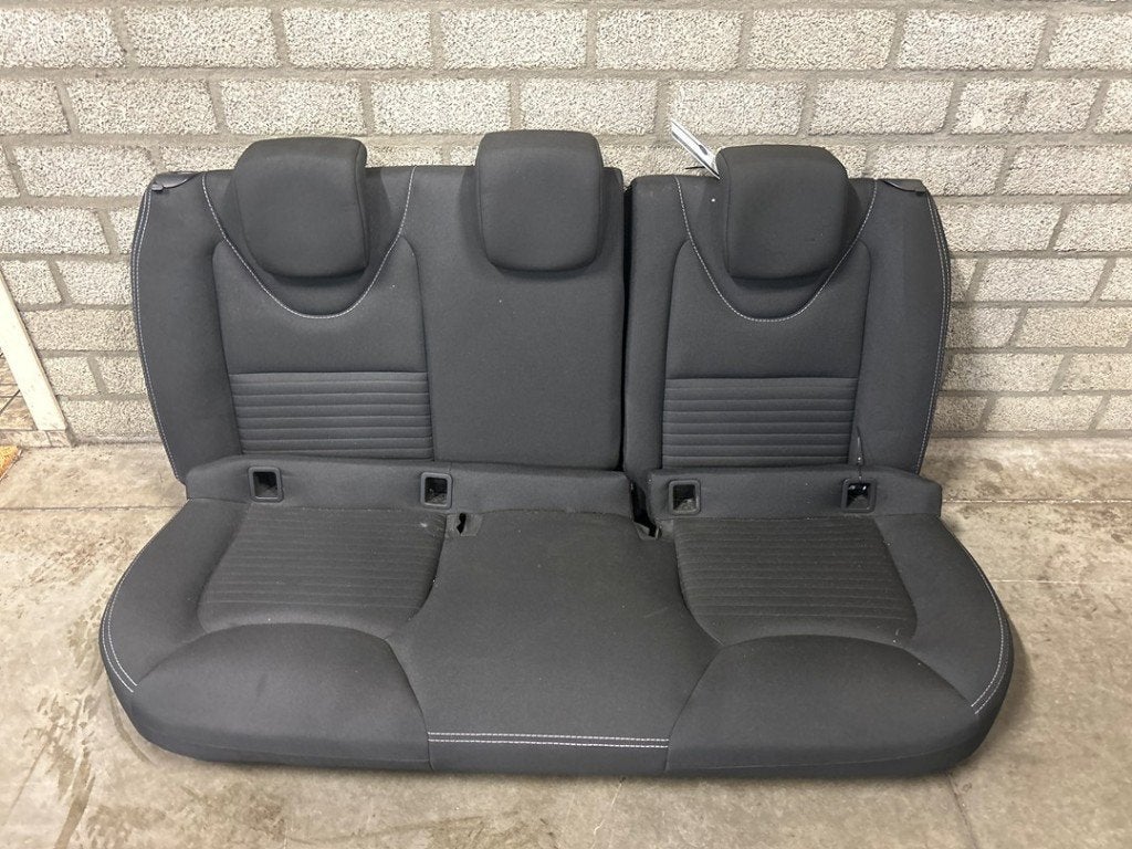 BANQUETTE ARRIÈRE Renault Clio IV (5R) (01-2012/08-2021), Autos : Pièces & Accessoires, Renault, Utilisé, Peter-Huppertz-Straße 5
51063  Köln, DE
