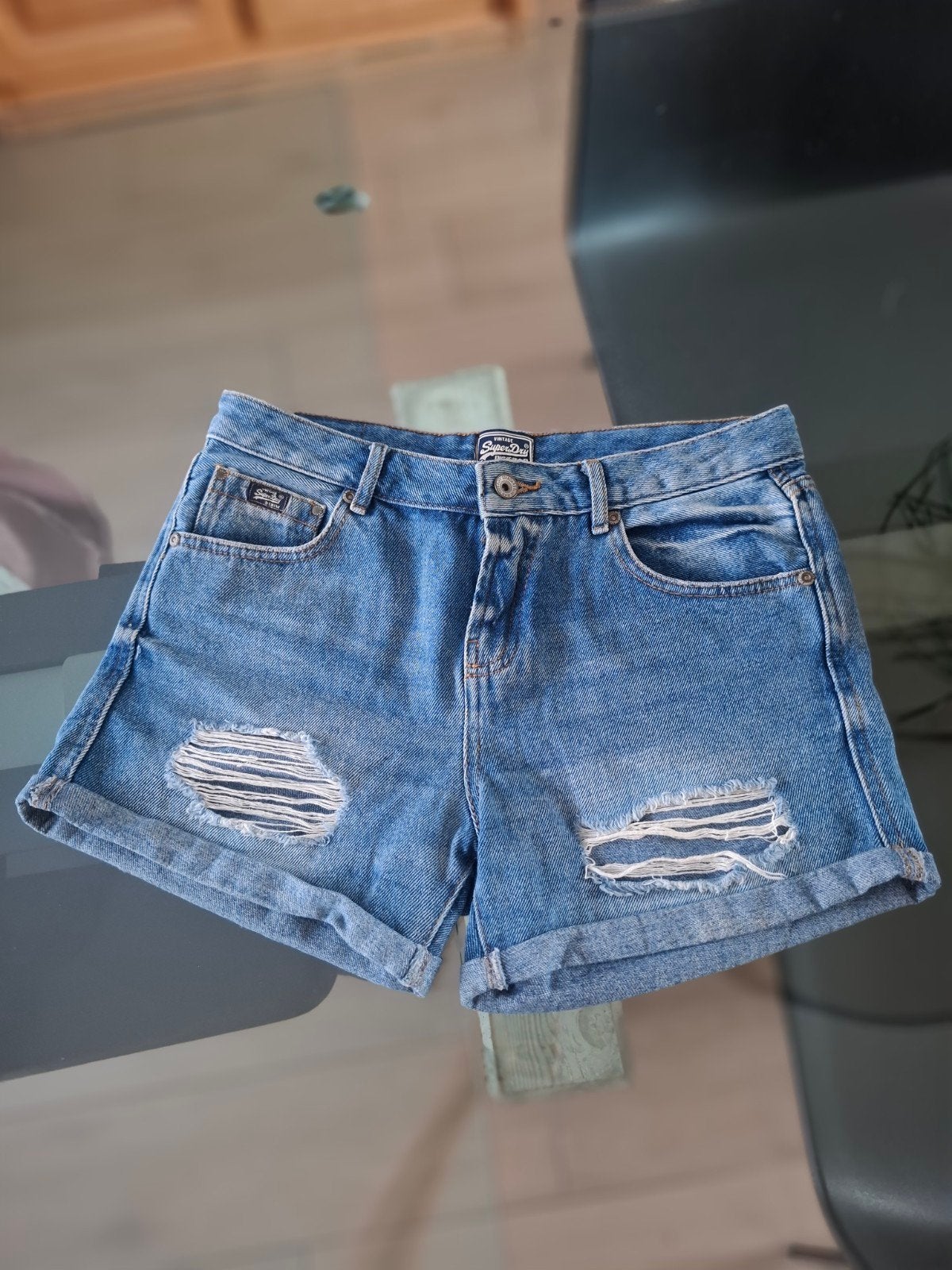 Superdry jeansshort met gescheurde pasvorm S, Overige jeansmaten, Ophalen of Verzenden, Zo goed als nieuw, Superdry