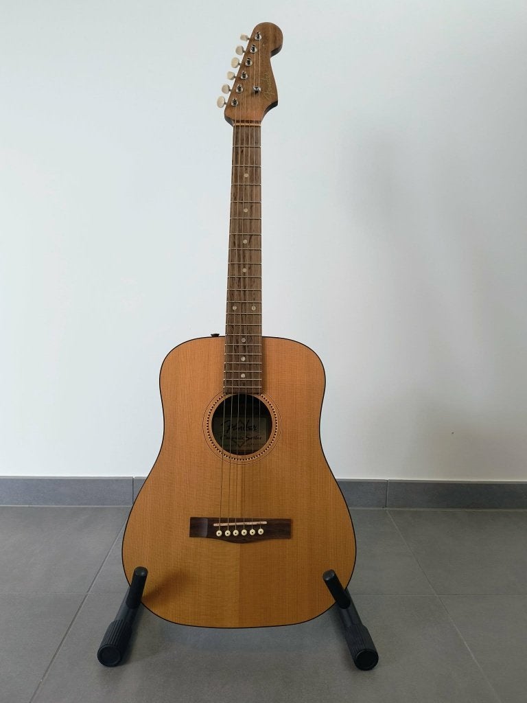 Fender Newporter Traveler (3/4 mini-gitaar) + tas + stand, Muziek en Instrumenten, Ophalen, Gebruikt, Western- of Steelstringgitaar