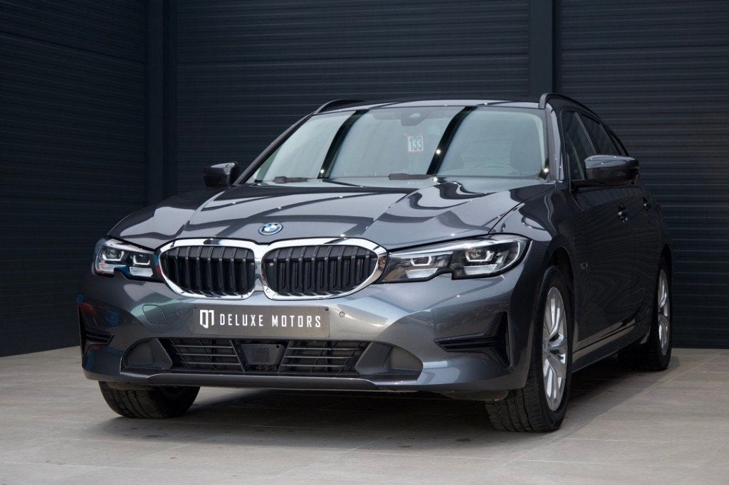 BMW 320 eAs Touring Navi Sport Sièges chauffants Caméra, Autos, Cuir, Argent ou Gris, Achat, Euro 6