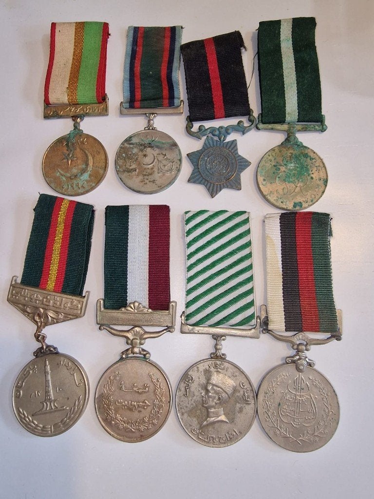 Lot van 8 Pakistaanse medailles, Ophalen of Verzenden, Landmacht, Lintje, Medaille of Wings