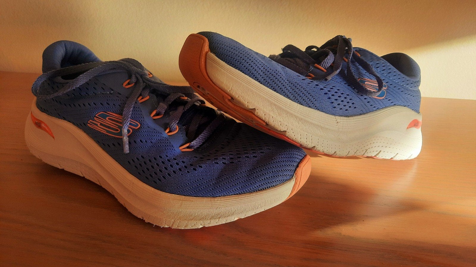 Skechers Arch Fit, zo goed als nieuw!, Sport en Fitness, Loopsport en Atletiek, Ophalen of Verzenden