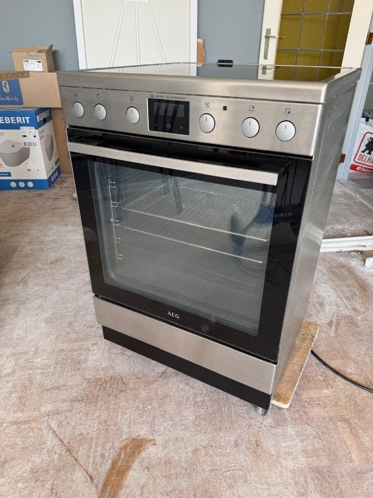 Alleenstaand fornuis met kookplaten AEG, Elektronische apparatuur, Fornuizen, Ophalen, Minder dan 85 cm, Nieuw, 4 kookzones
