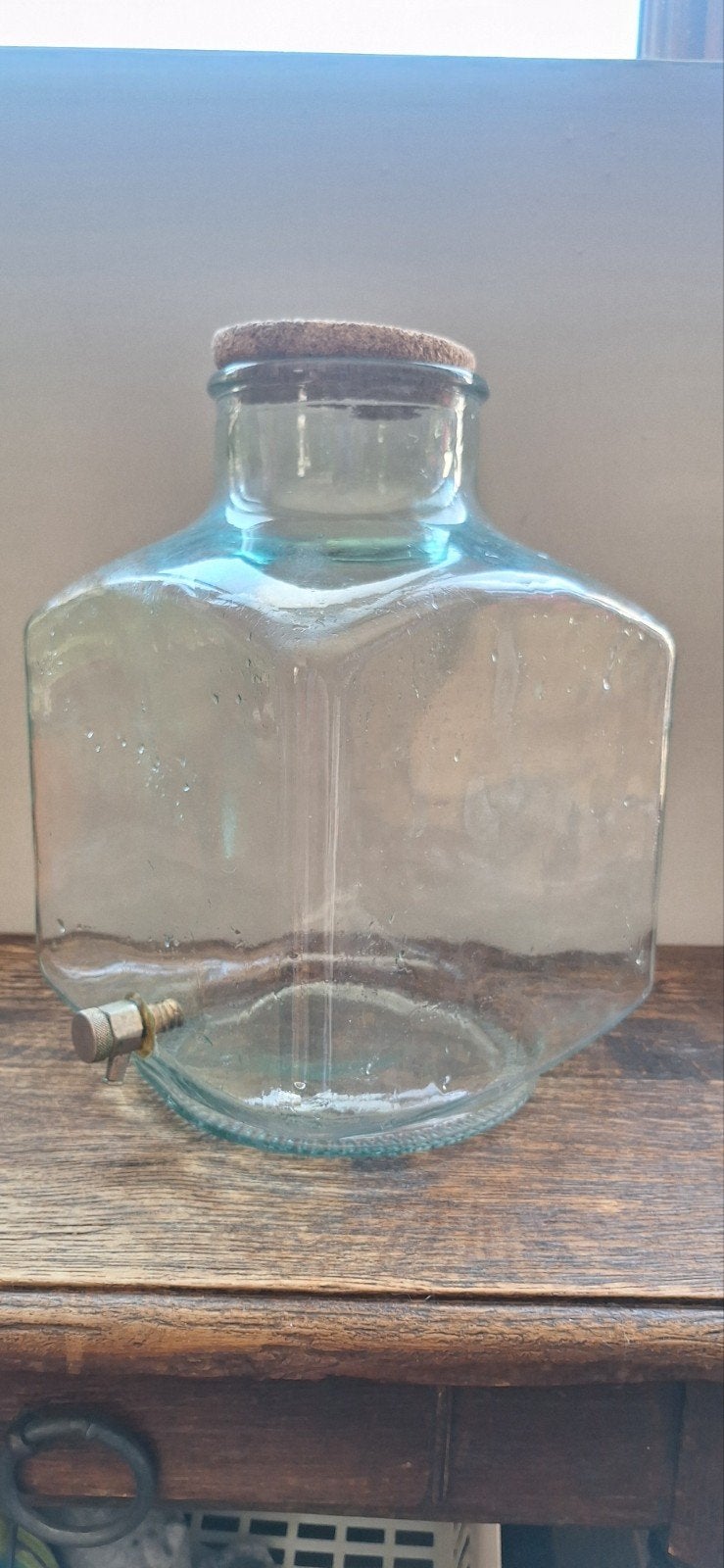 Grand dame jeanne, bonbonne, vase carré avec robinet, Maison & Meubles, Verre, Enlèvement, Comme neuf, Avec couvercle