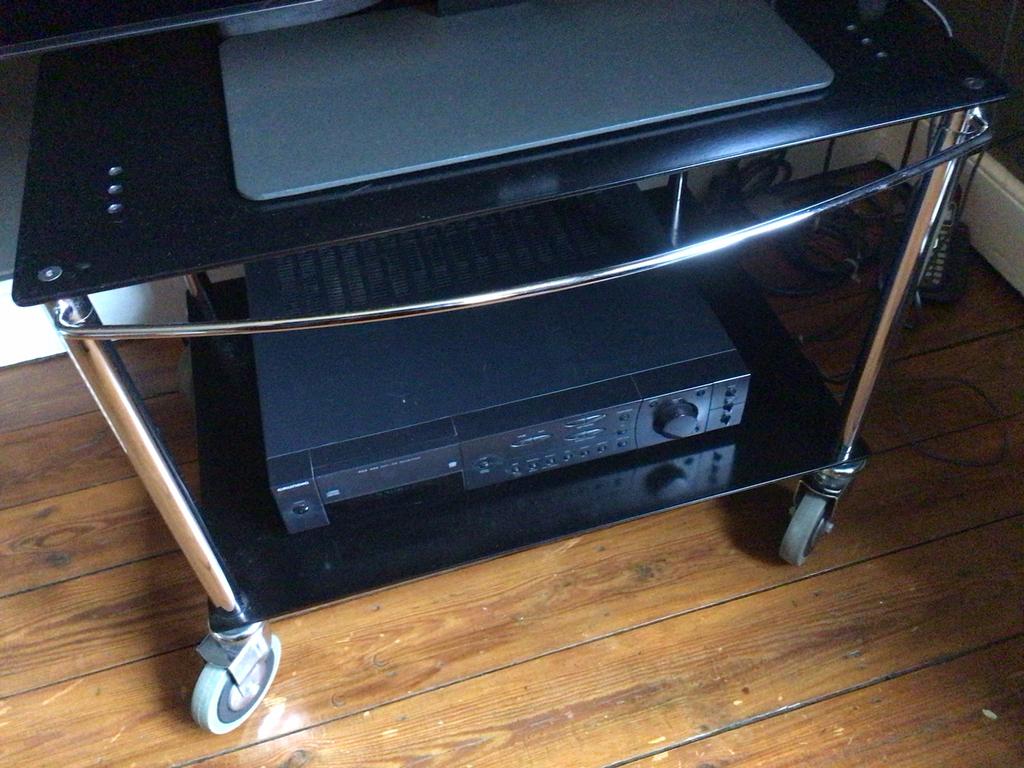 Design roltafeltje op wielen, Ophalen, Zo goed als nieuw