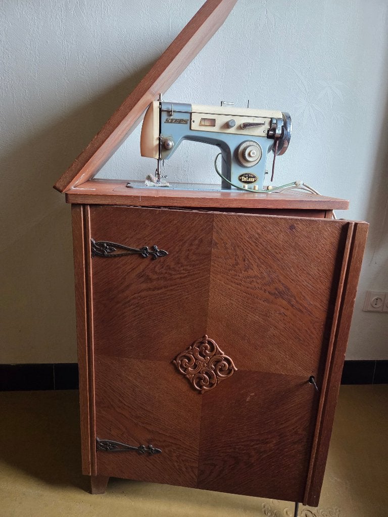 Naaimachine in kast, Enlèvement
