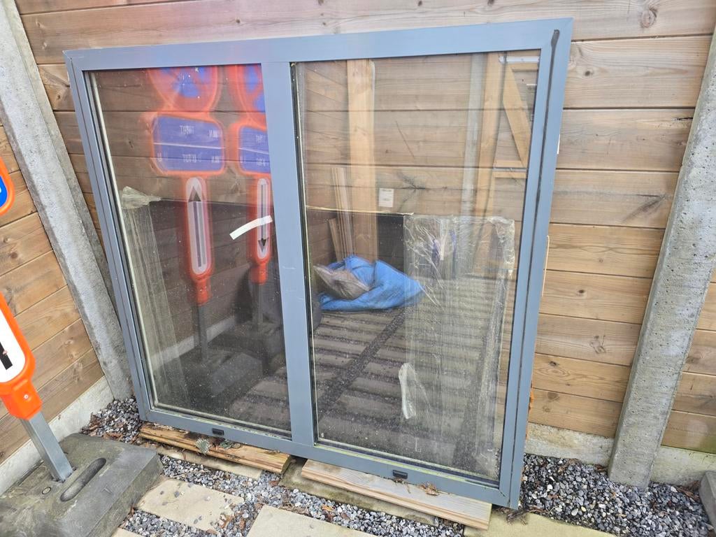 Alu raam 133 * 125 dubbelglas, Doe-het-zelf en Bouw, Raamkozijnen en Schuifdeuren, Ophalen, Aluminium