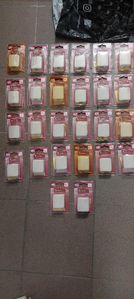 27 boitiers RJ45 Elix 34437, Enlèvement, Neuf, Accessoires