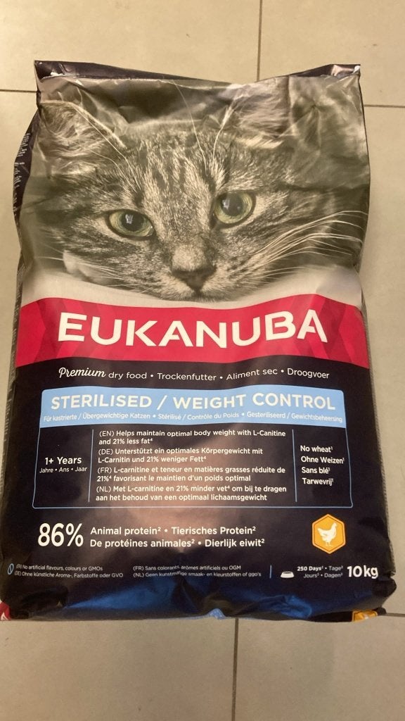 KOOPJE! Eukanuba brokjes Sterilized - Weight control, Dieren en Toebehoren, Ophalen, Kat