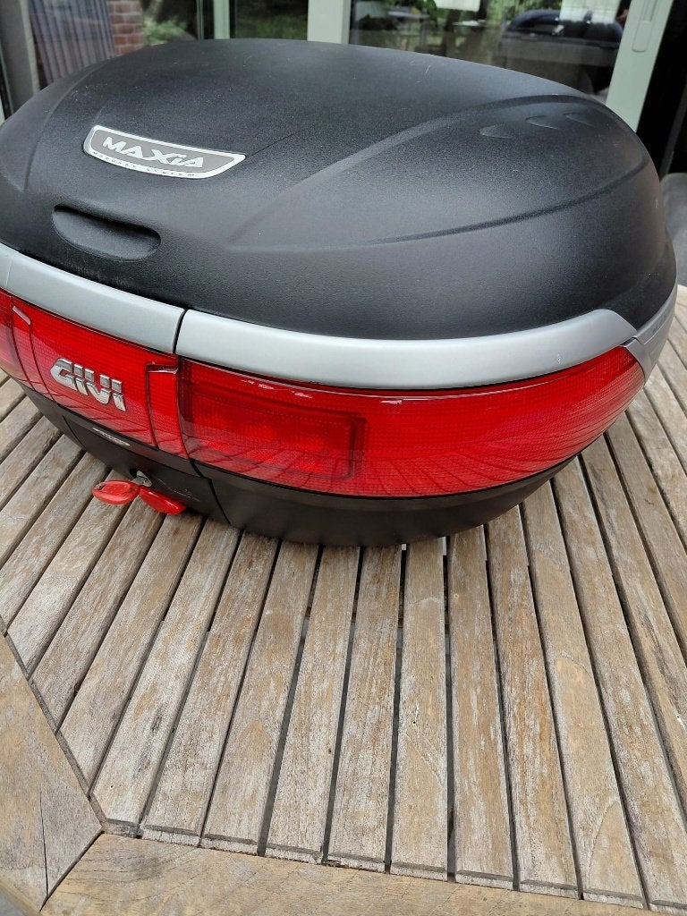 topkoffer GIVI Maxia, Motos, Enlèvement, Comme neuf