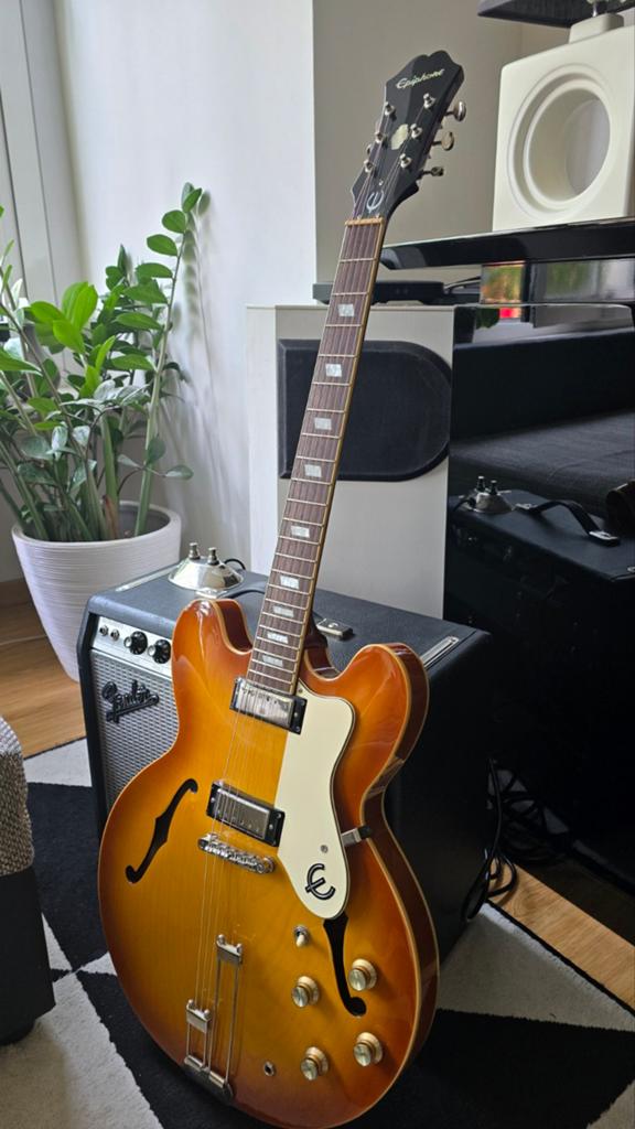 Mini-écouteurs Epiphone Riviera Royal Tan, Musique & Instruments, Instruments à corde | Guitares | Électriques, Enlèvement ou Envoi