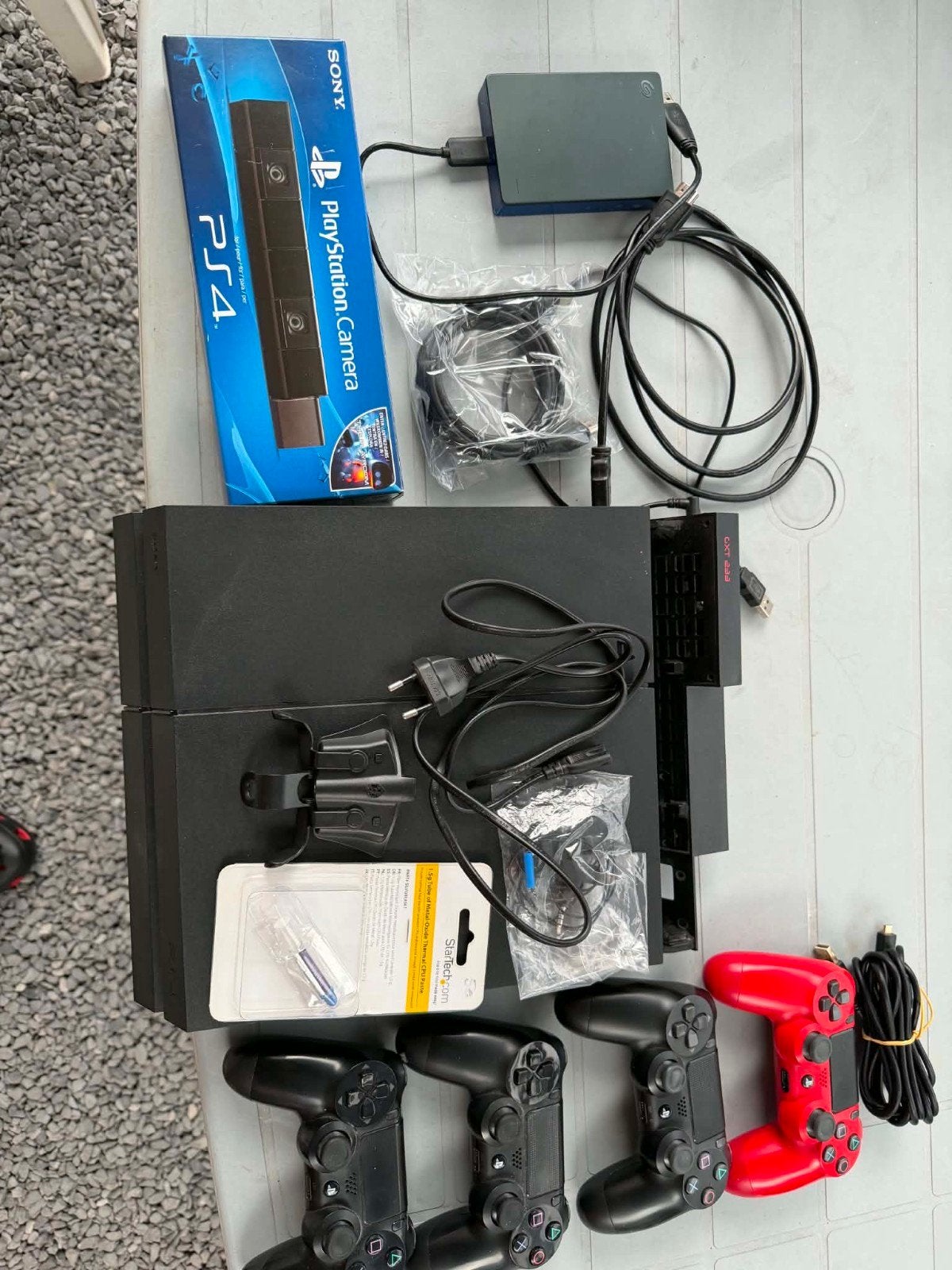 Vend ps4 1 Tb, Phat, Avec 3 manettes ou plus, Utilisé, Avec jeux