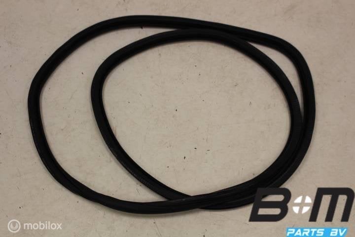 Portierrubber LI of RE achter VW Golf 6 GTI 5K6867913B, Utilisé
