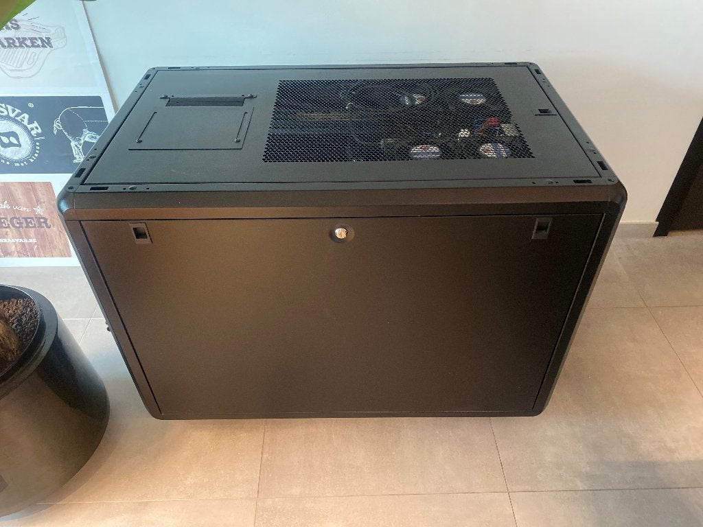 Serverkast LOGON, Computers en Software, Ophalen, Gebruikt, Geperforeerd, Geperforeerd
