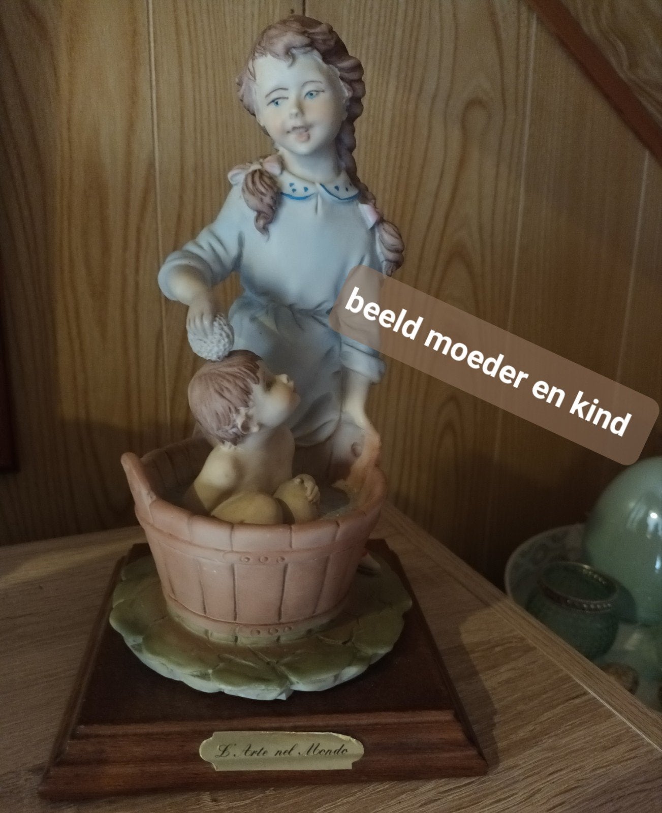 Beeldje vrouw en kind, Enlèvement
