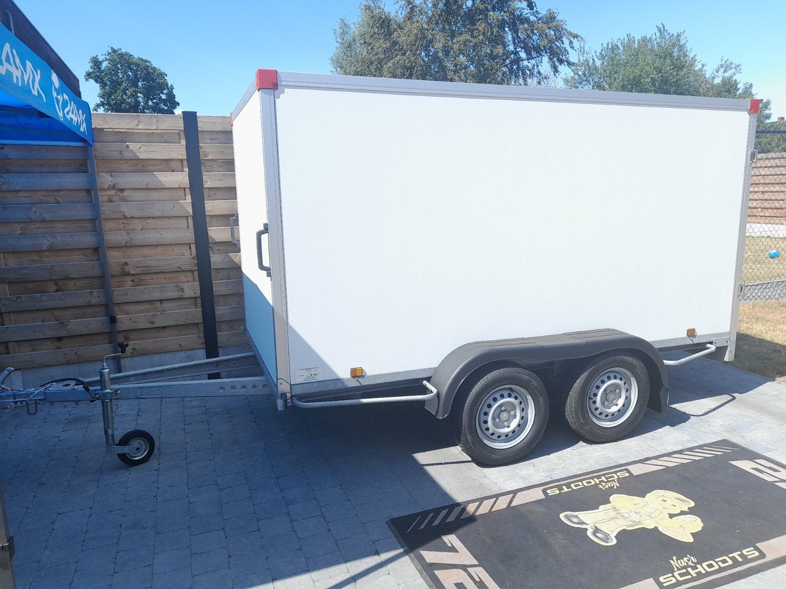 Gesloten dubbelasser Power Trailer, Ophalen