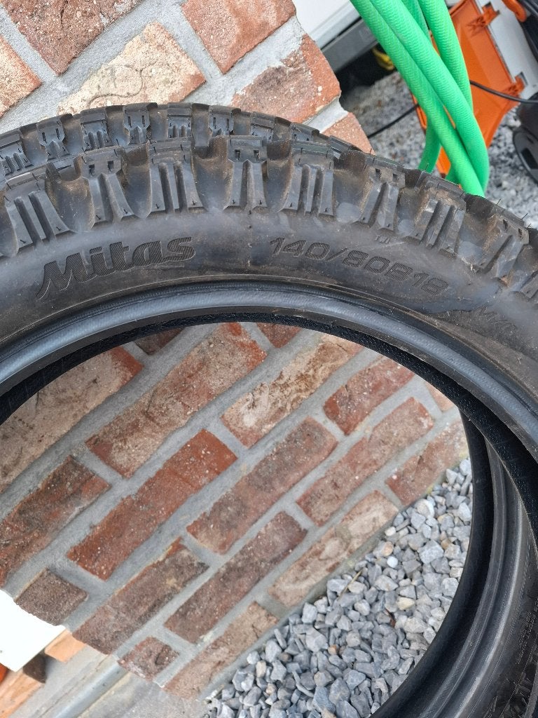 Moto Pneu MITAS, Motos, Enlèvement, Utilisé