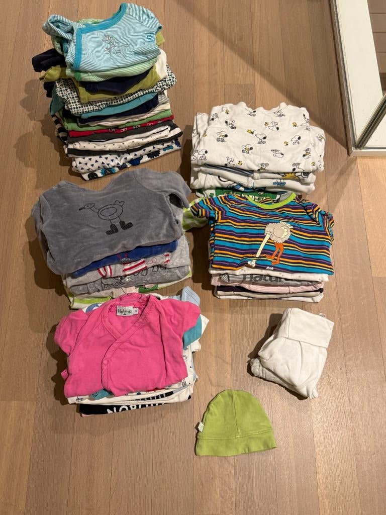 Doos met rompers en pyjama's maat 0 - 3M, Ophalen, Zo goed als nieuw, Maat 50