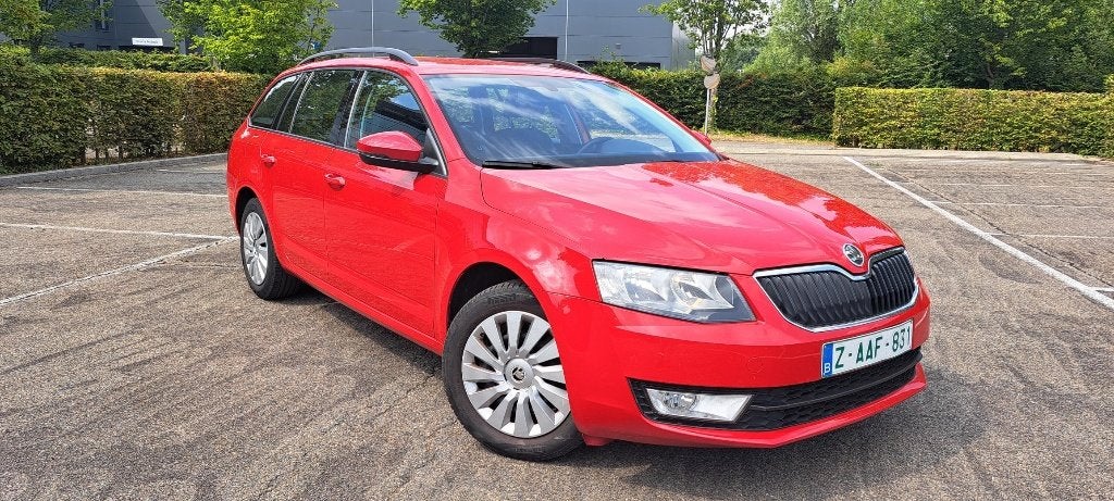 Skoda Octavia Combi Benz. 2014 - Vente approuvée à blanc, Rouge, Euro 5, Boîte manuelle, 5 portes