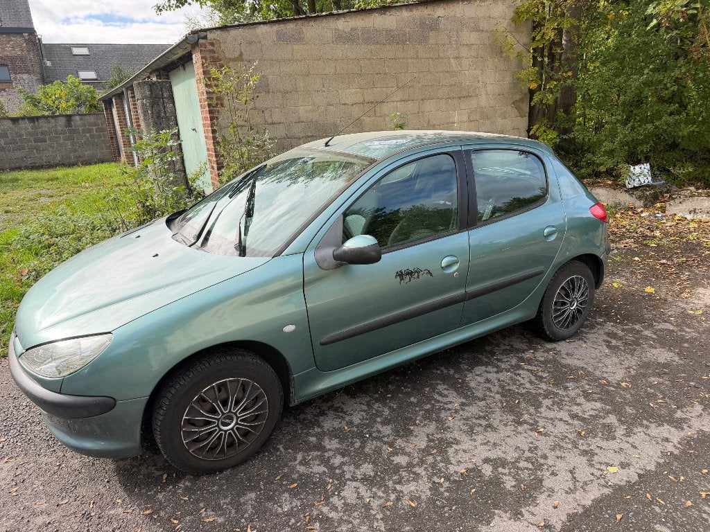 PEUGEOT 206 1.1 i 60pk 04/2004, Auto's, Voorwielaandrijving, Dealer onderhouden, Stof, Zwart