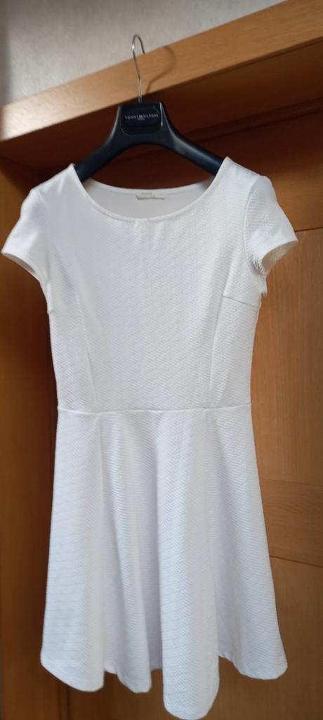 Wit dameskleedje  Bershka Mt M/L, Maat 38/40 (M), Wit, Zo goed als nieuw, Boven de knie