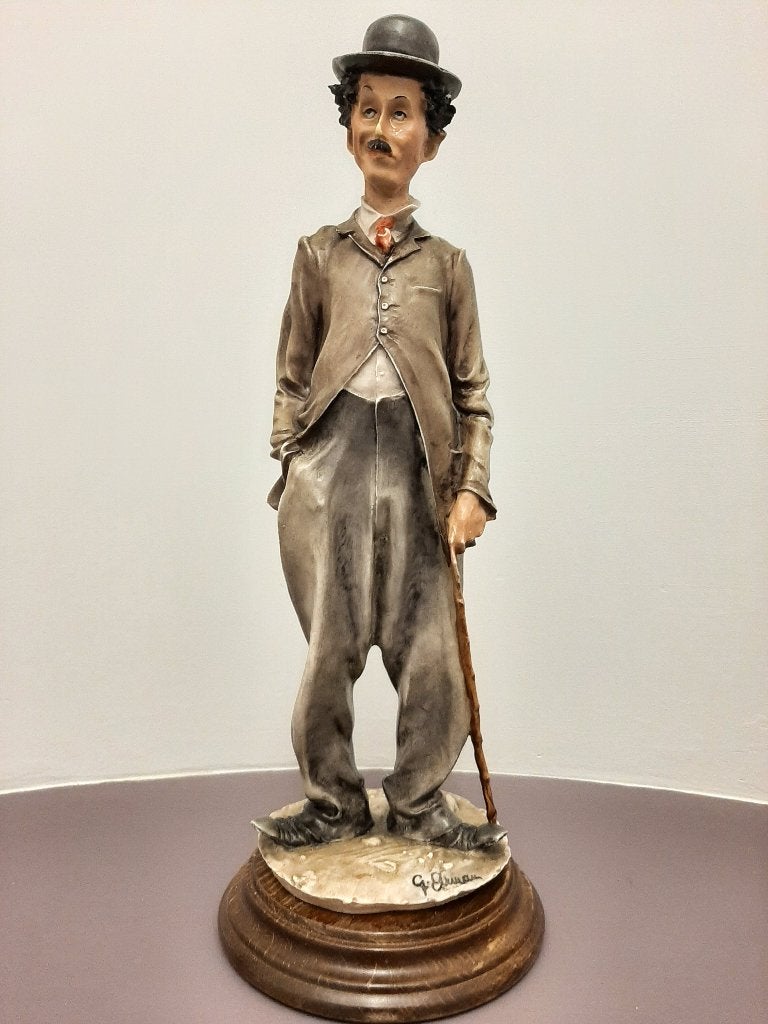 Guiseppe Armani Charlie Chaplin, Ophalen