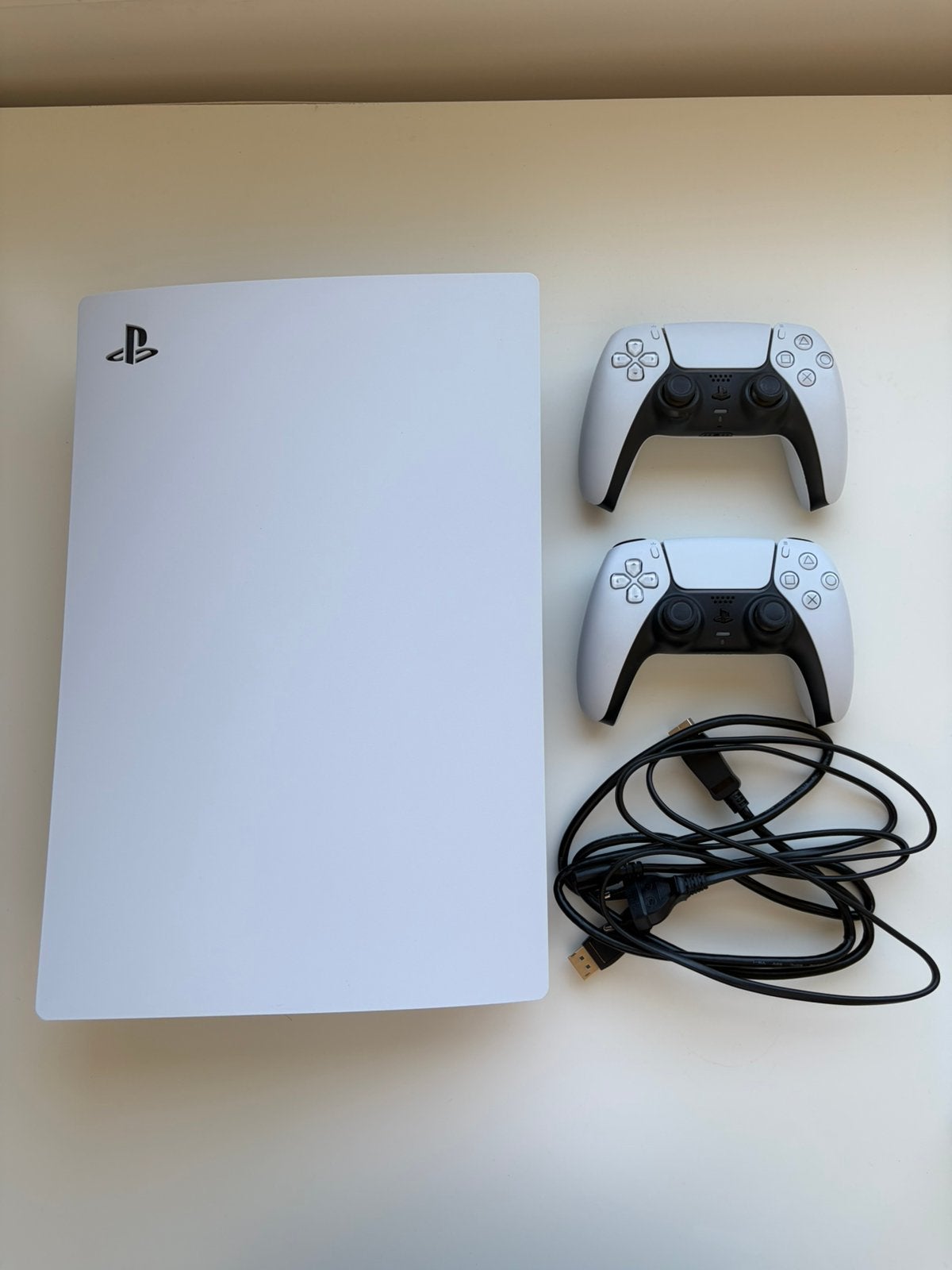 PS5 Digital + 2 originele DualSense controllers, Ophalen, Zo goed als nieuw, Playstation 5 Digital