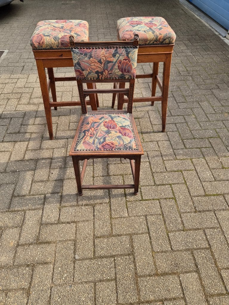 2 oude barkrukken in eik en 1 stoel, Antiek en Kunst, Ophalen