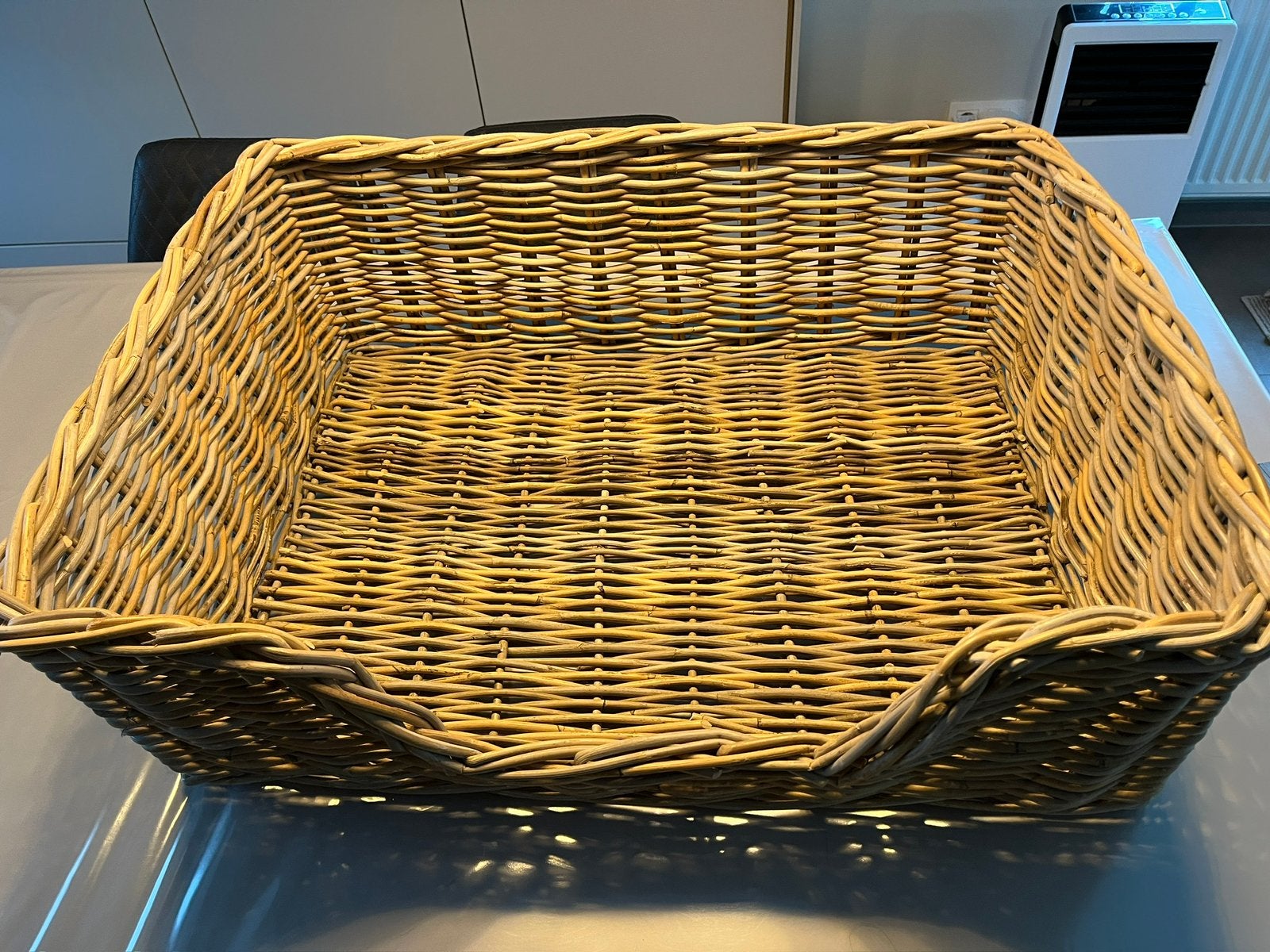 Rieten hondenmand, Ophalen, Gevlochten, Mand, Zo goed als nieuw