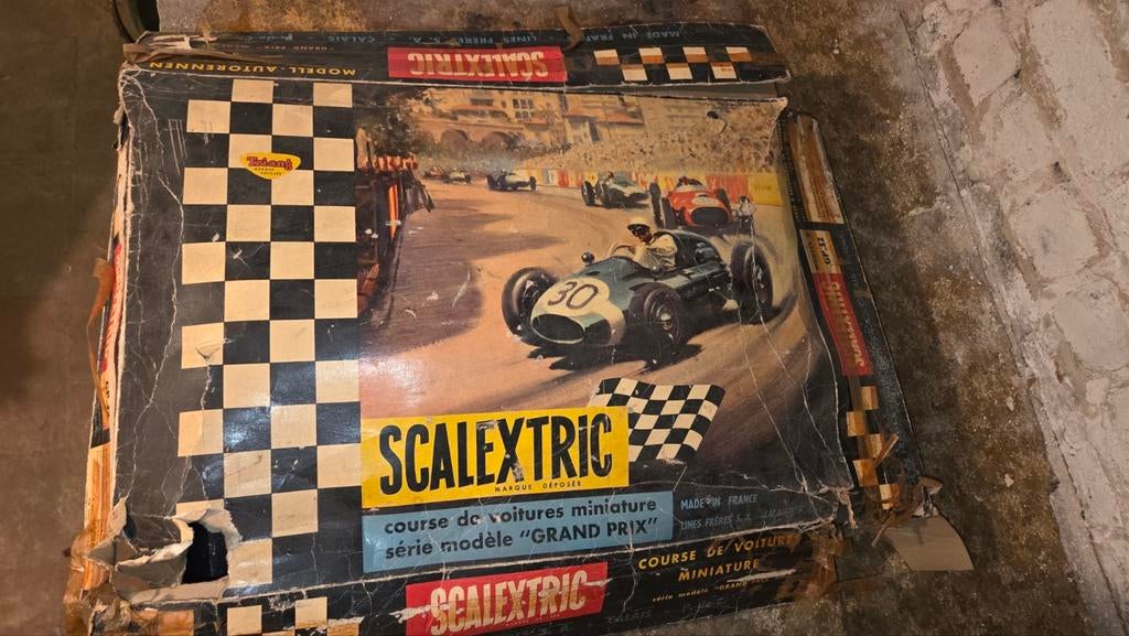 Scalextric course de voitures miniatures série Grand Prix, Enlèvement