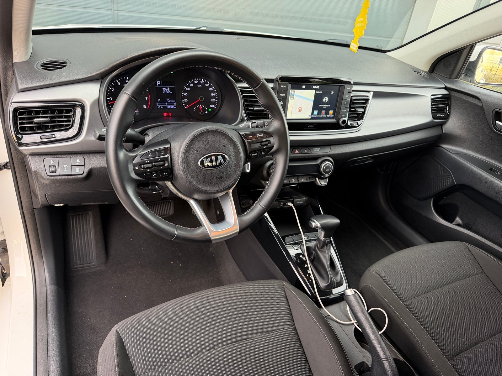 Kia Rio 1.4i AUT.* 1ste eigenaar*Camera*Carplay*Trekhaak, Auto's, Automaat, Euro 6, Wit, 5 deurs