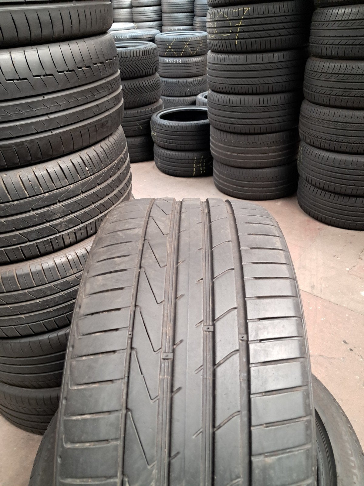 23540r18 235 40 r18 235/40/18 Hankook Continental avec monta, Enlèvement ou Envoi