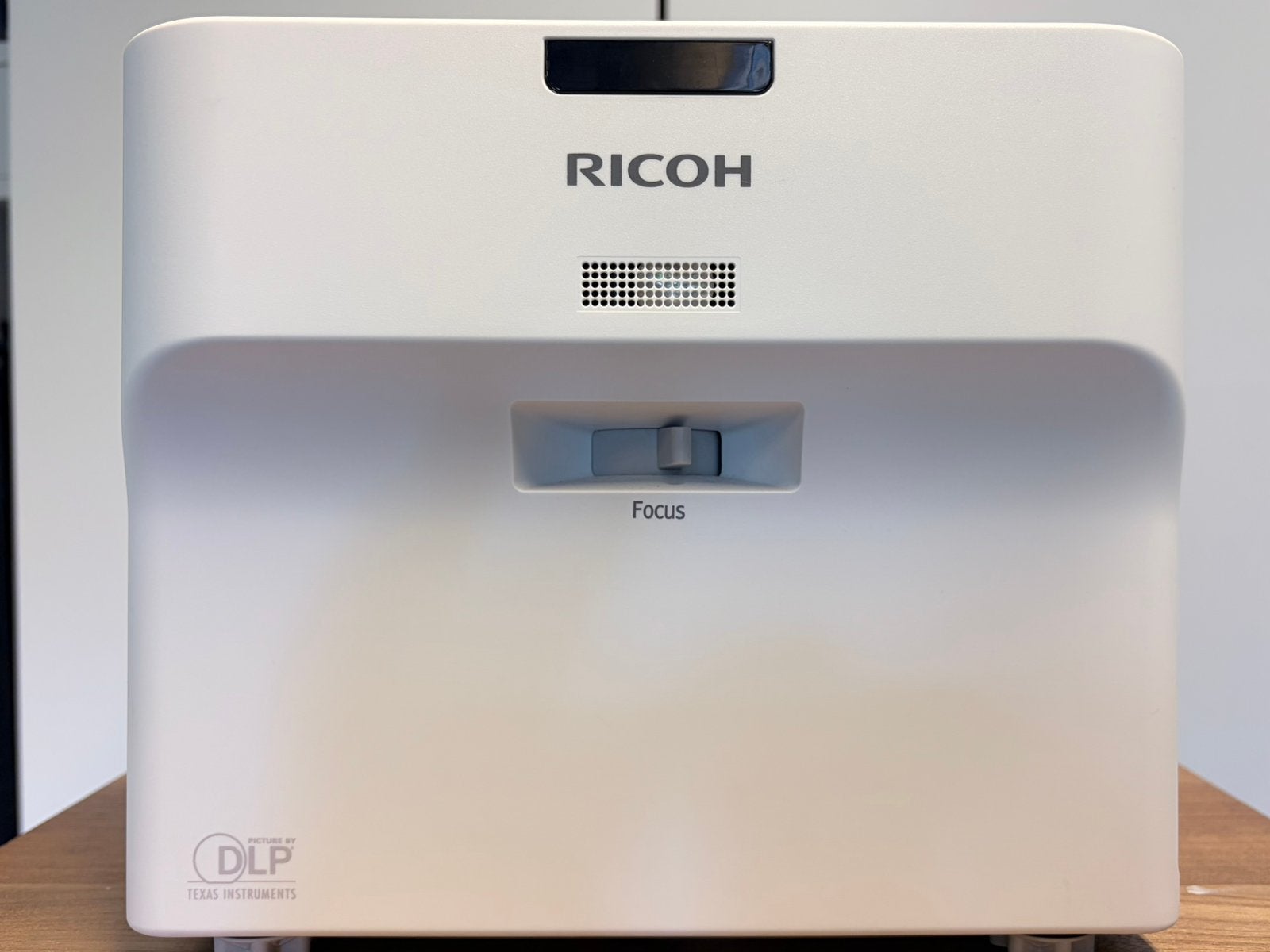 Projecteur RICOH DLP Texas Instruments, TV, Hi-fi & Vidéo, Enlèvement, Utilisé, DLP, RICOH