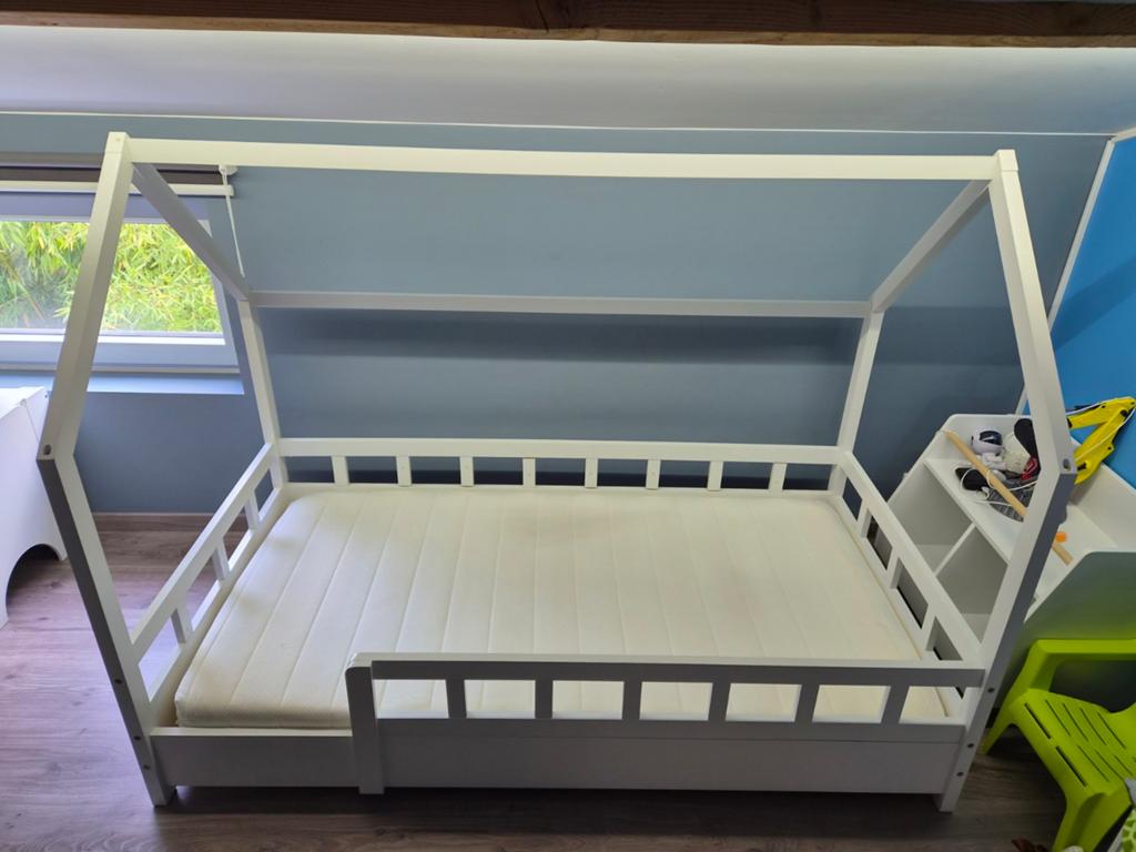 Lit cabane avec matelas enfant, Enlèvement, Utilisé, 140 à 160 cm, 70 à 85 cm