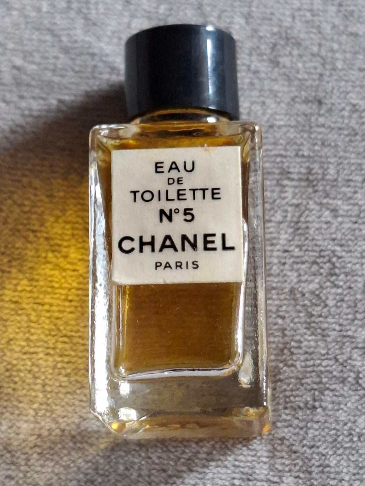 Lot de 24 bouteilles de parfum vintage
