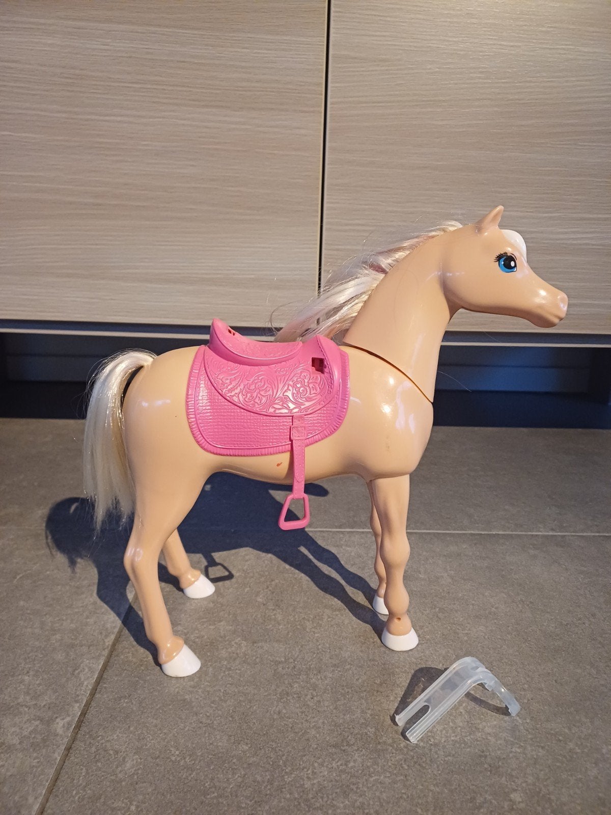Cheval Barbie, Enlèvement