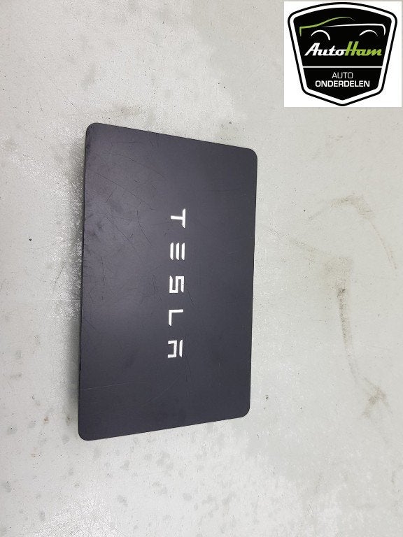 SLEUTEL Tesla Model Y (5YJY) (|110428400J|110428401J|), Germany_Sales@tesla.com, Gebruikt, Overige automerken, Ludwig-Prandtl-Straße 27 - 29
12526  Berlin, DE