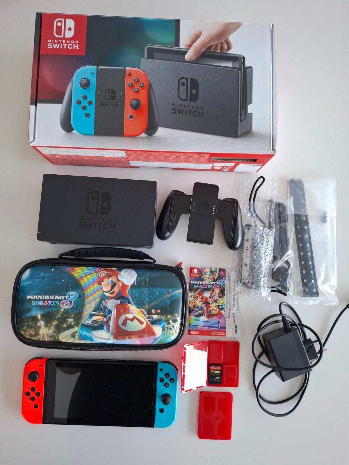 Nintendo switch met beschermcase, 2 spelletjes  en toebehore, Games en Spelcomputers, Ophalen, Met games, Zo goed als nieuw, Switch Original
