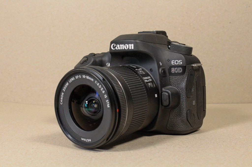 Canon 80D juste comme neuf 2300clicks avec ou sans objectif, Canon, Manuel, Comme neuf, Enlèvement
