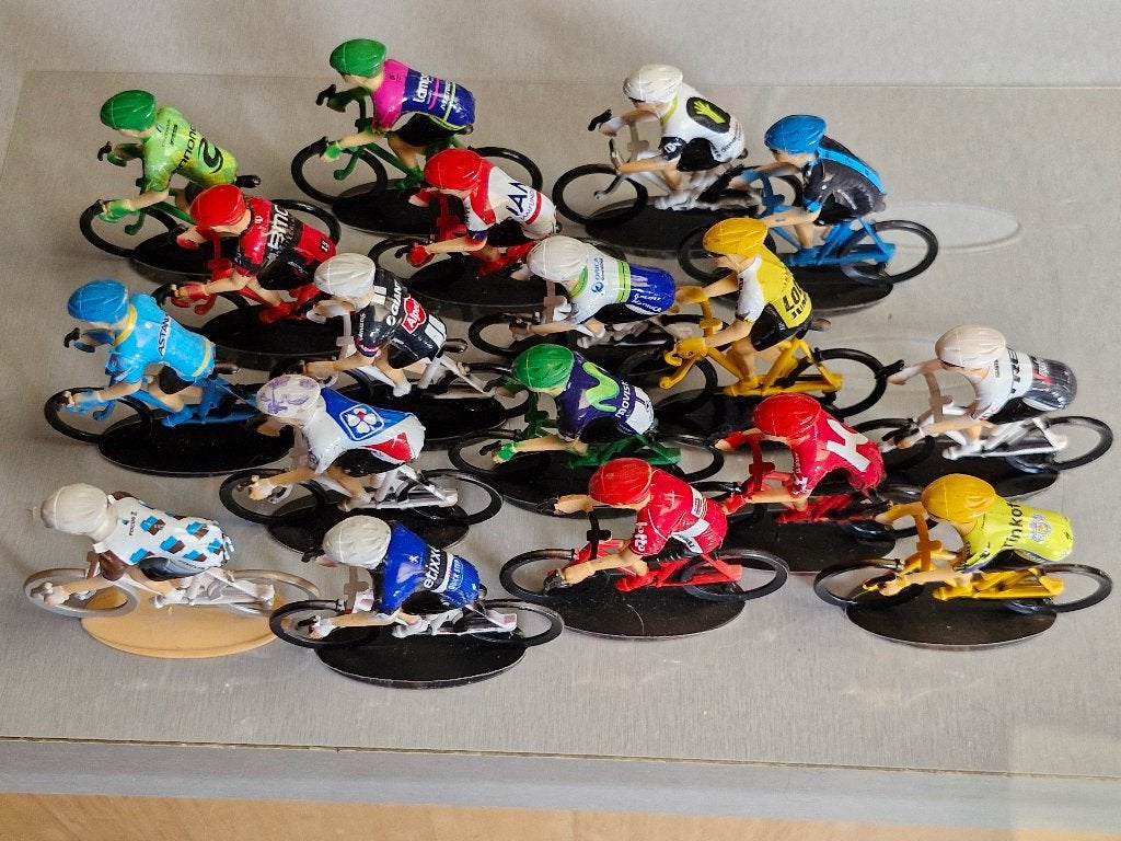 miniatuurwielrennertjes volledig peloton 2016, Verzamelen, Verzenden, Zo goed als nieuw