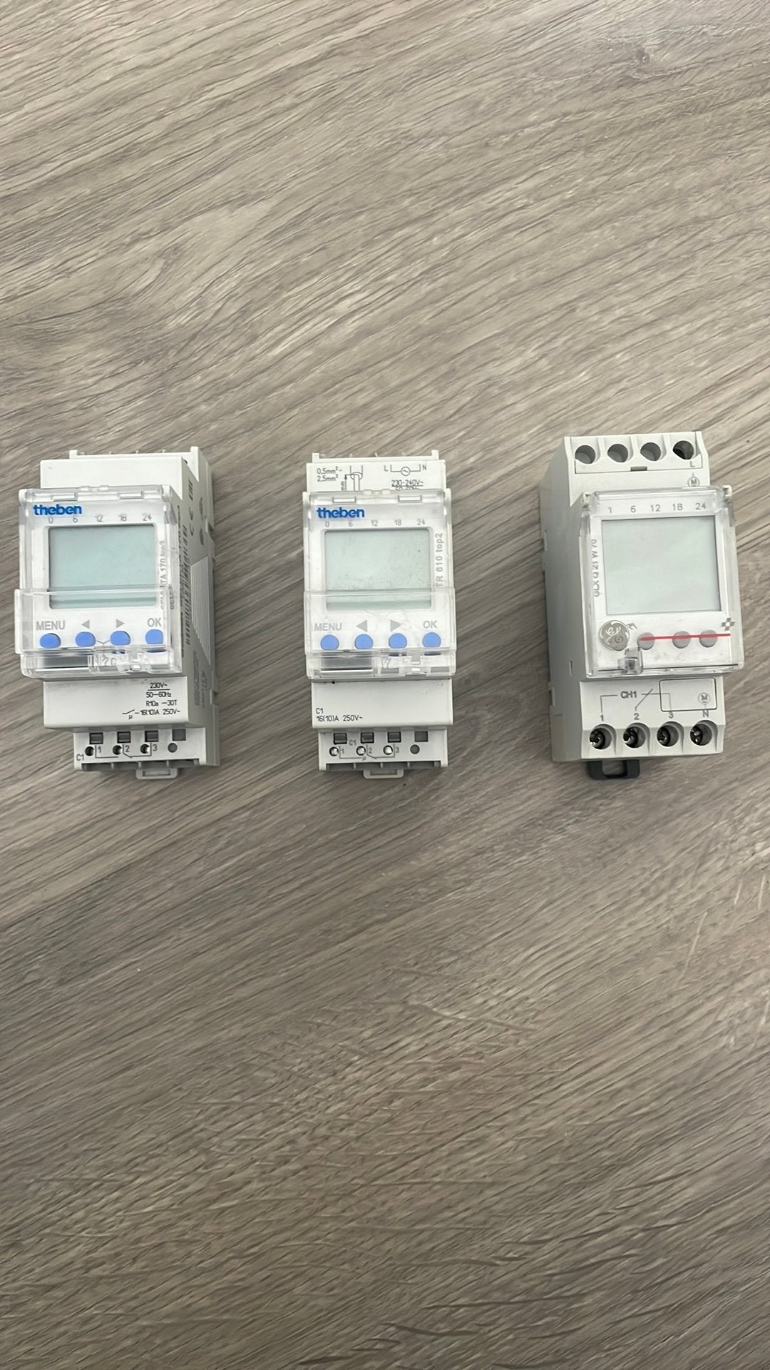3 digitale schakelklokken, Doe-het-zelf en Bouw, Ophalen of Verzenden, Zo goed als nieuw